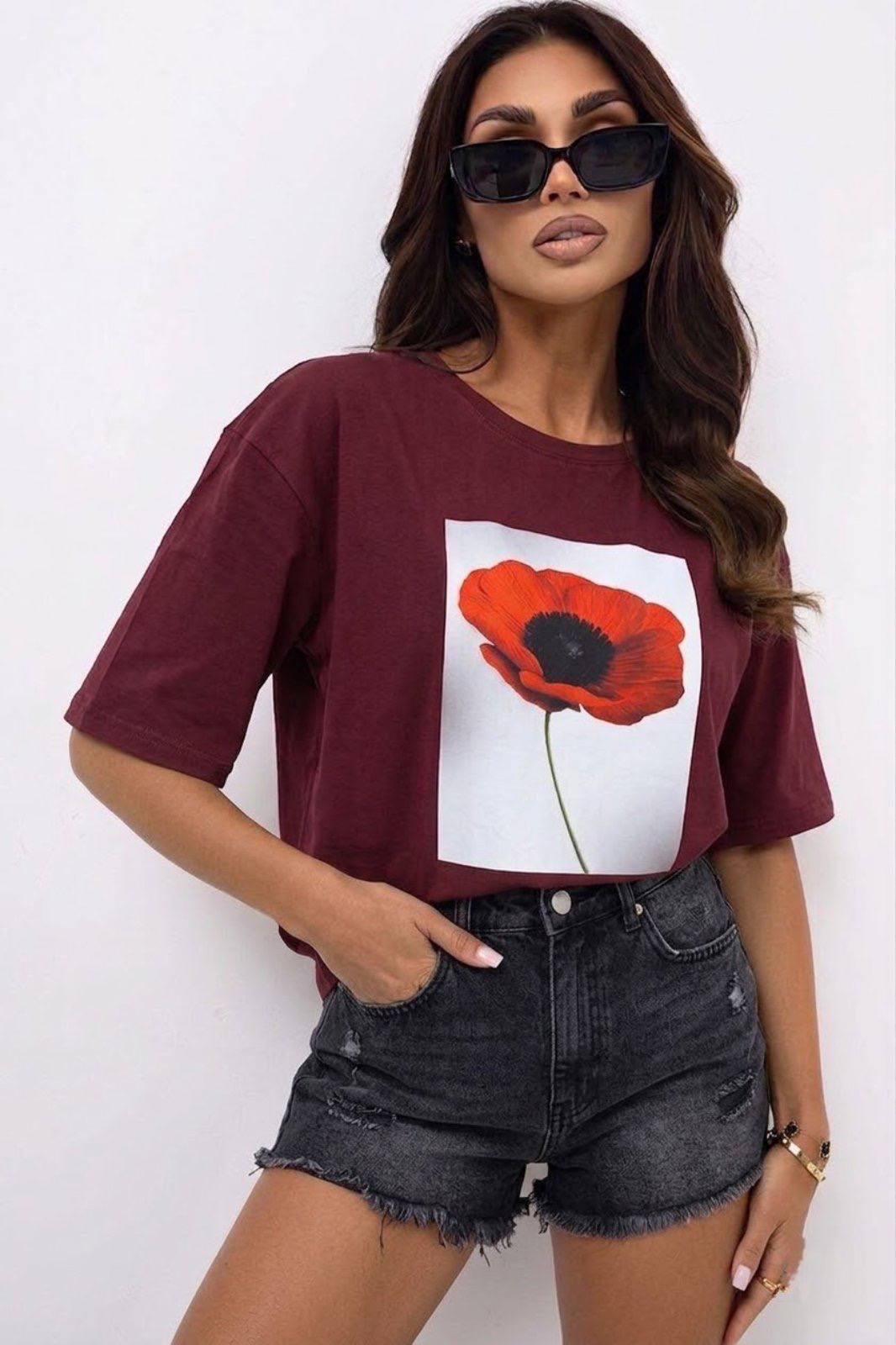 T-shirt damski oversize z nadrukiem maku – Bordowy
