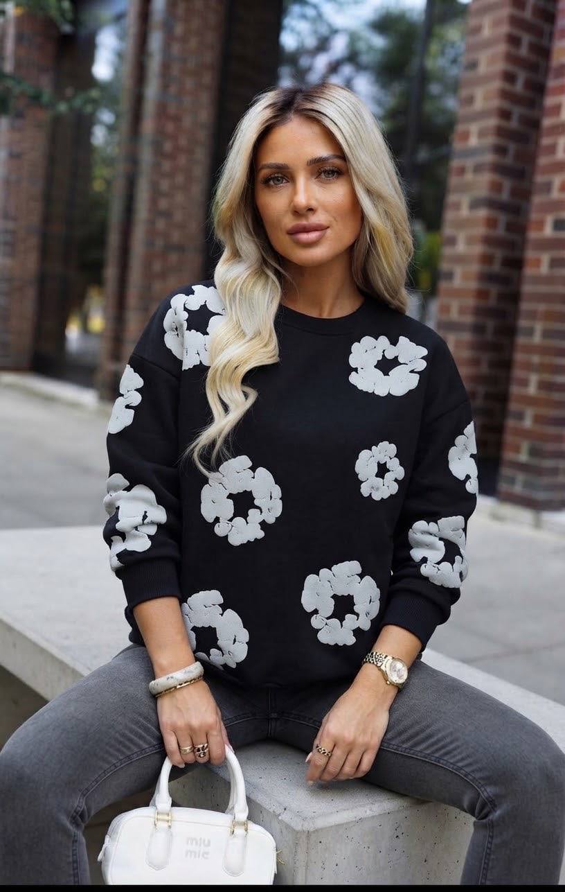 Ocieplana bluza damska w kwiaty – Czarny